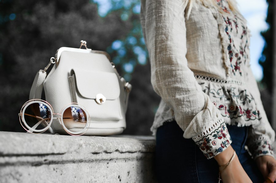 Structured cream shoulder bag